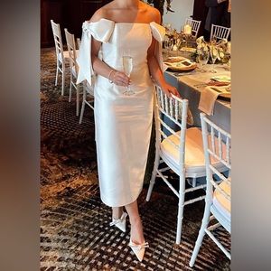 Alexia Maria Isabella Size 6. Altered length to hit ankle on 5’3”. Worn once.